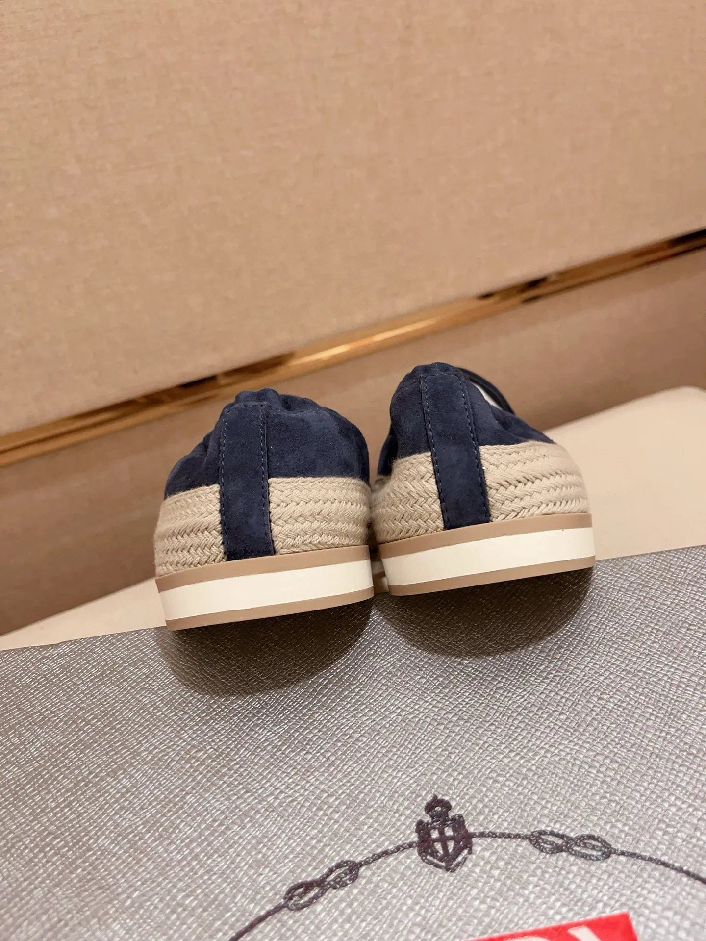 Men's shoes 💰 540💰 ✔️✔️✔️Higher version High-quality new PRADA (Prada) counters are launched at the same time. The new men's shoes and 😘 fabrics are made of high-tech glue-making technology. Lining: Full cowhide lining. 👍🏿 High-end ☄️ air-cushion molded anti-slip rubber outsole, exquisite lines, simple and elegant, comfortable and high-end for leisure travel. Code number: 38 to 45